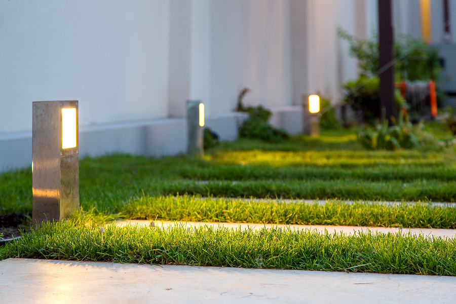 professional lawn outdoor lighting service 